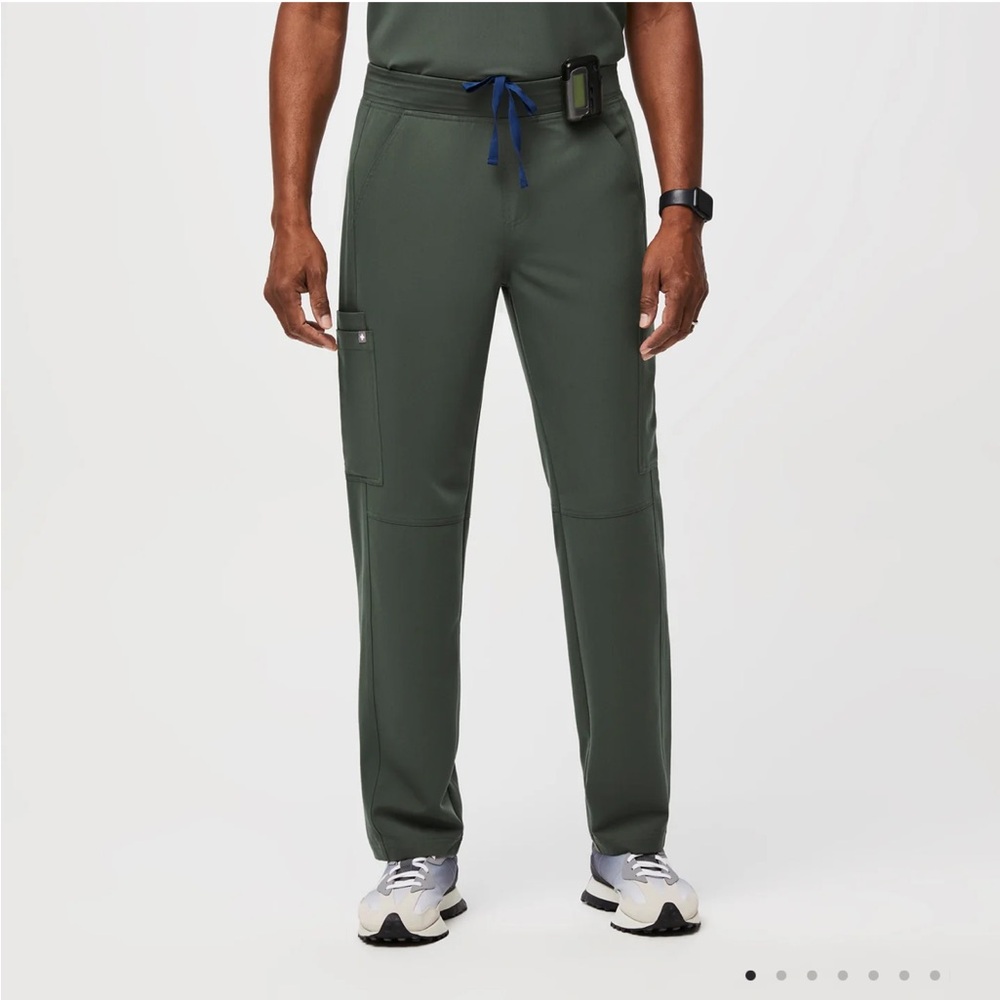 Figs - Amix Cargo Scrub Pants (men’s style) M